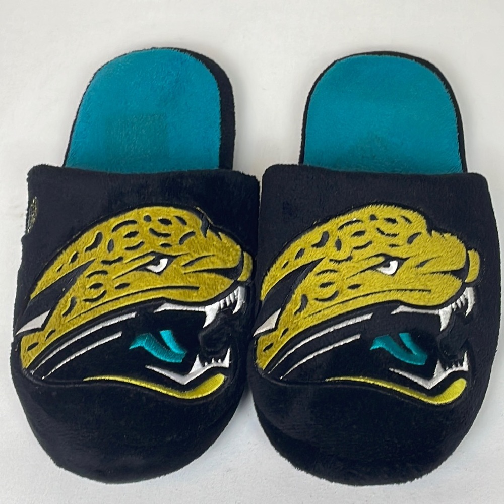 EUC Forever Collectibles Jacksonville Jaguars Team Logo Slippers Men’s Size XL
